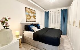 Holiday House 