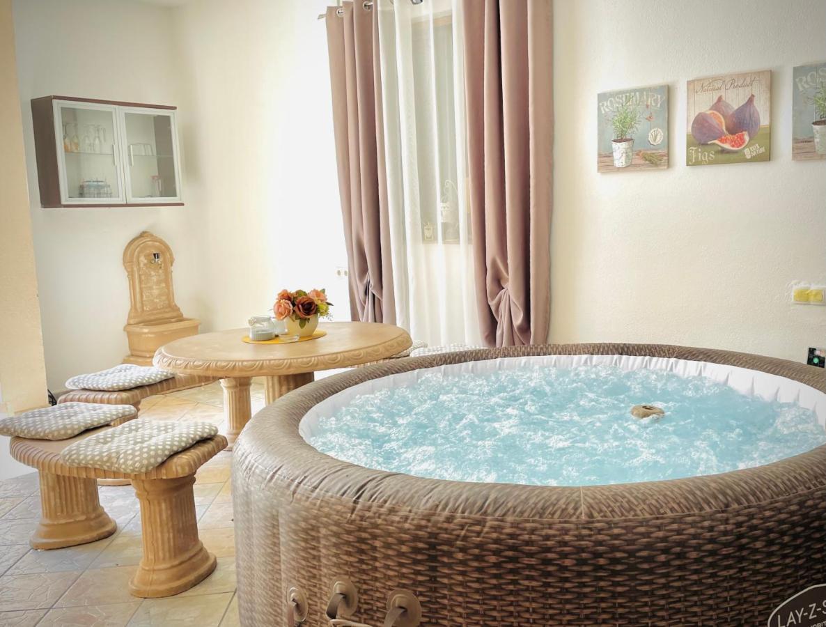 Holiday House "Mimoza" 2 Massage Pools Otocac Exterior photo