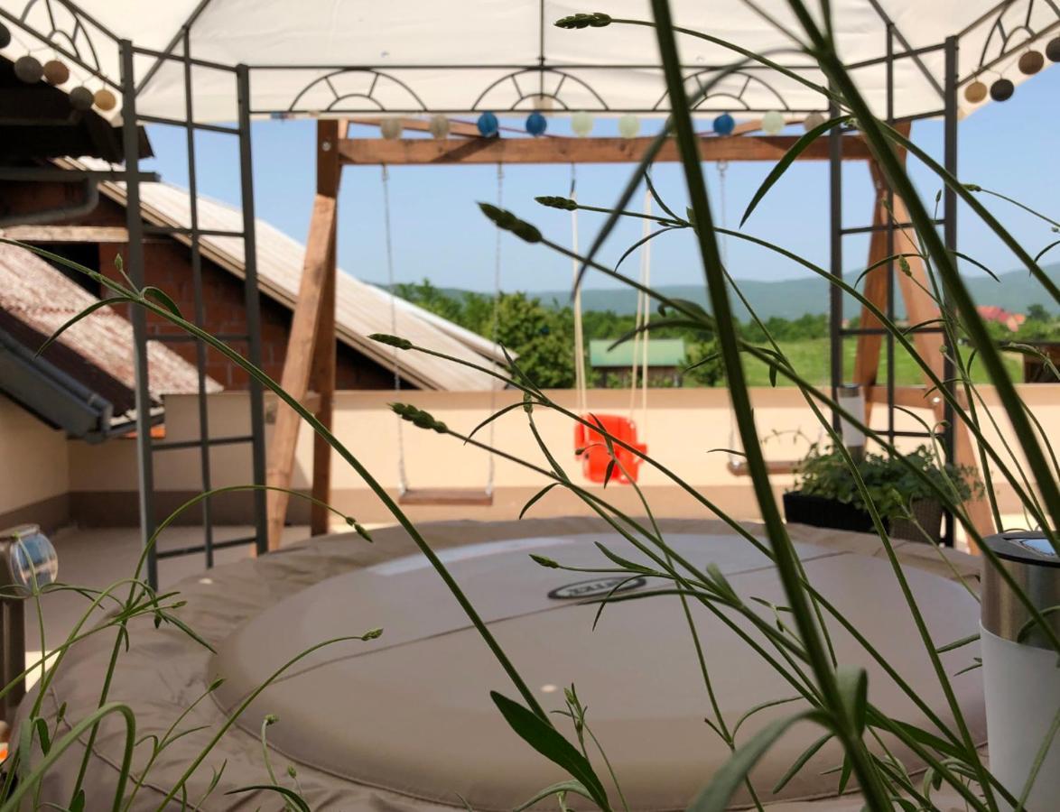 Holiday House "Mimoza" 2 Massage Pools Otocac Exterior photo